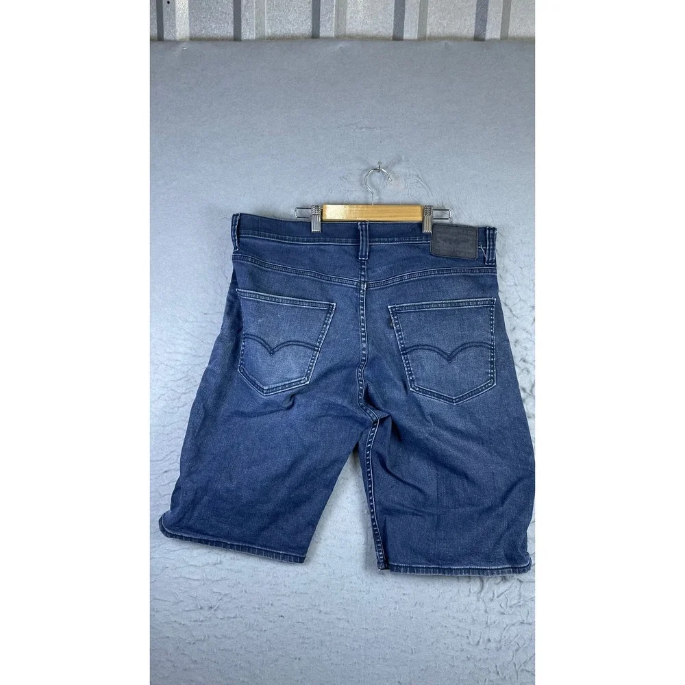 Levis levi 569